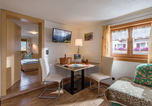 1_haus_tiefenbach_dorfstrasse_64_brixen_06_2021_appartement_hohe_salve_kueche_1.jpg