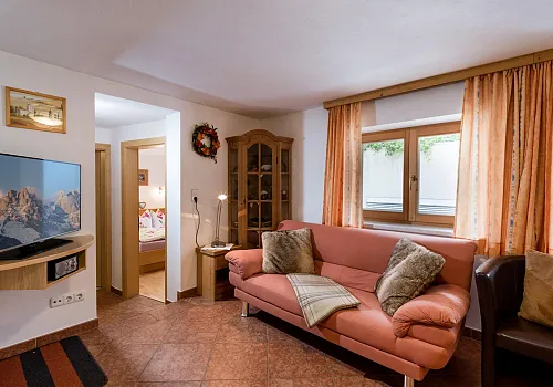 haus_tiefenbach_dorfstrasse_64_brixen_06_2021_appartement_choralpe_wohnkueche_1.jpg