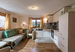 haus_tiefenbach_dorfstrasse_64_brixen_06_2021_appartement_hohe_salve_kueche.jpg